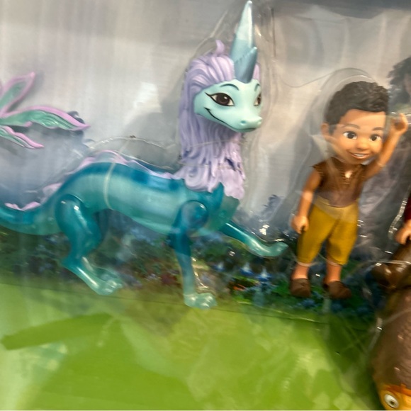 Disney Raya and the Last Dragon Character Doll Giftset - Picture 4 of 5